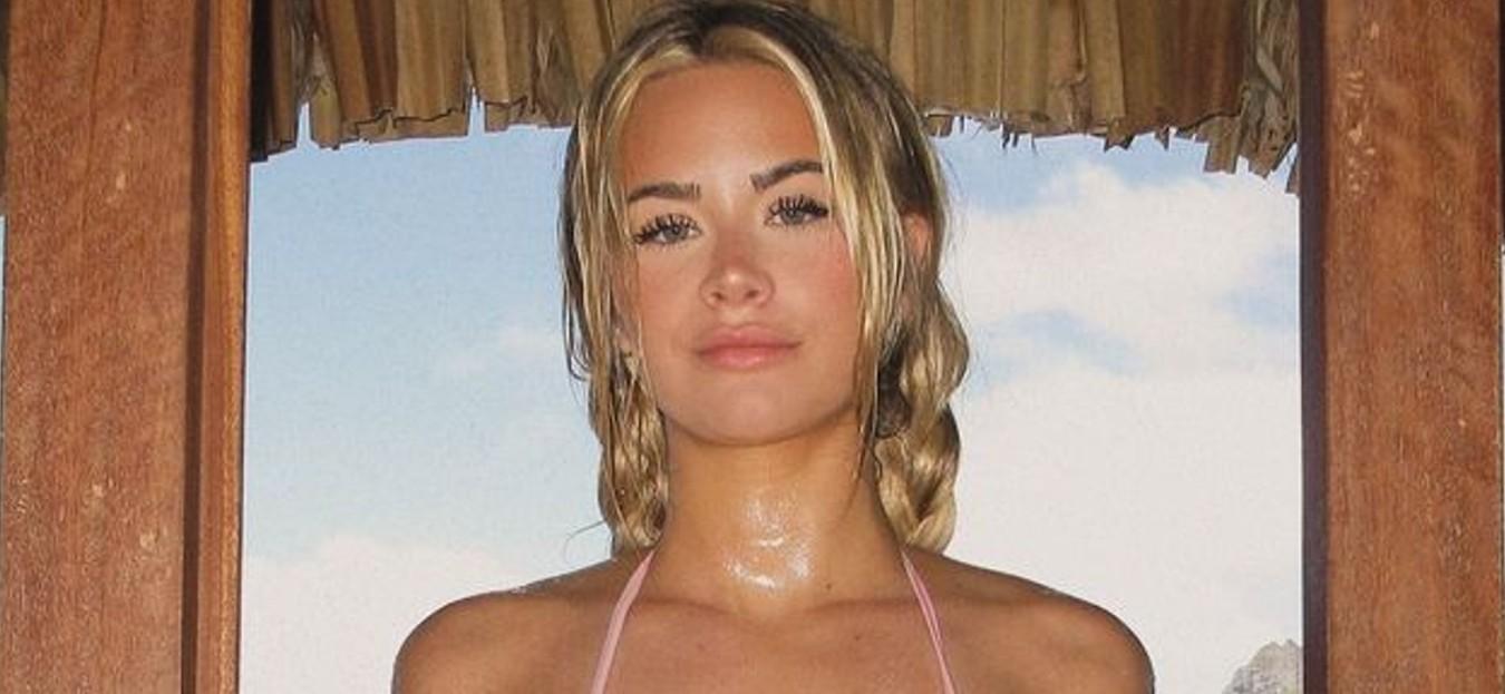 Emily Elizabeth Gives Drool-Worthy View With Her Black Bikini