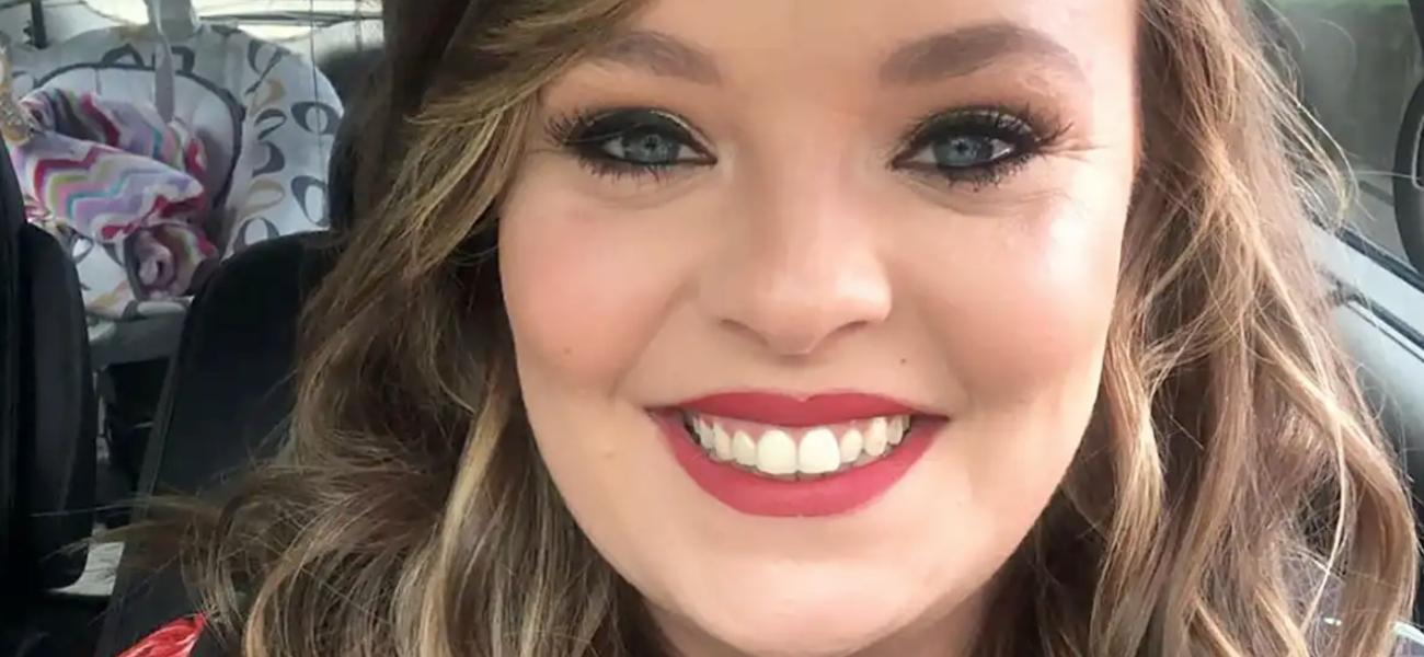 Catelynn Lowell smiles from her car