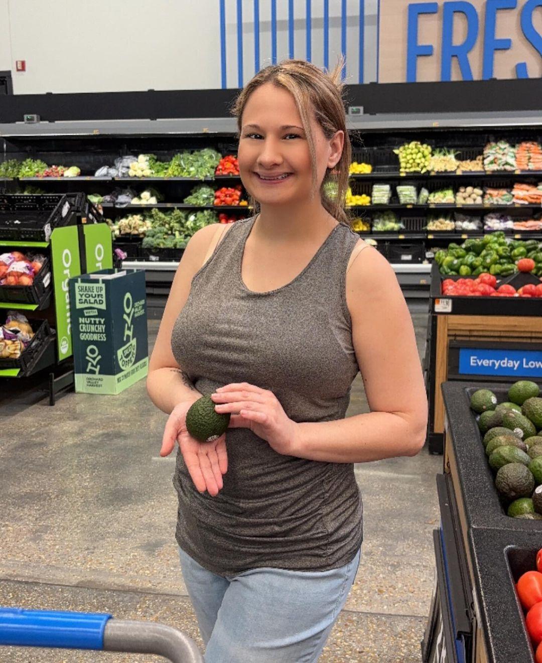 Gypsy Rose Blanchard holding an avocado