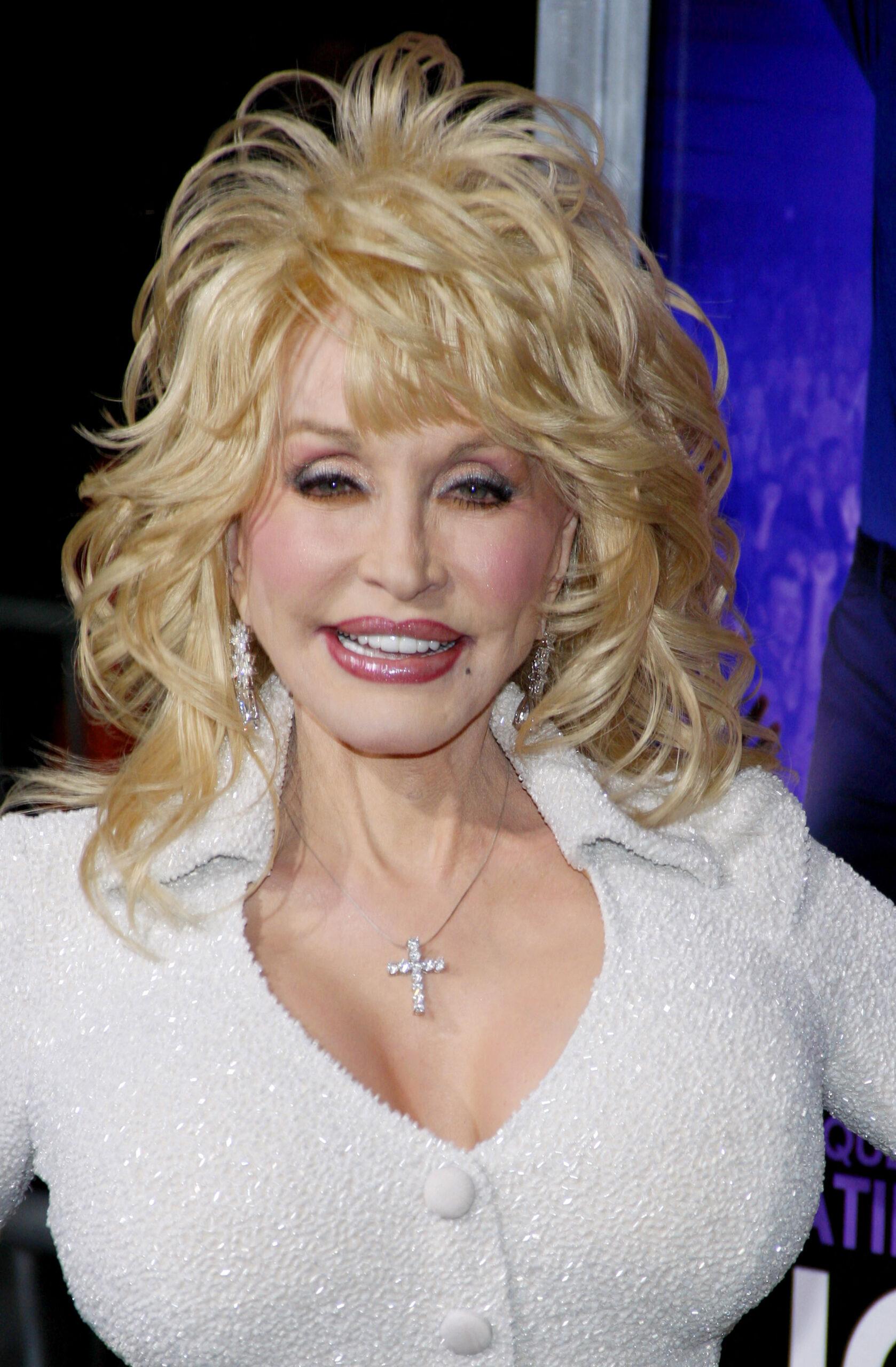 Dolly Parton at Los Angeles premiere of 'Joyful Noise' 