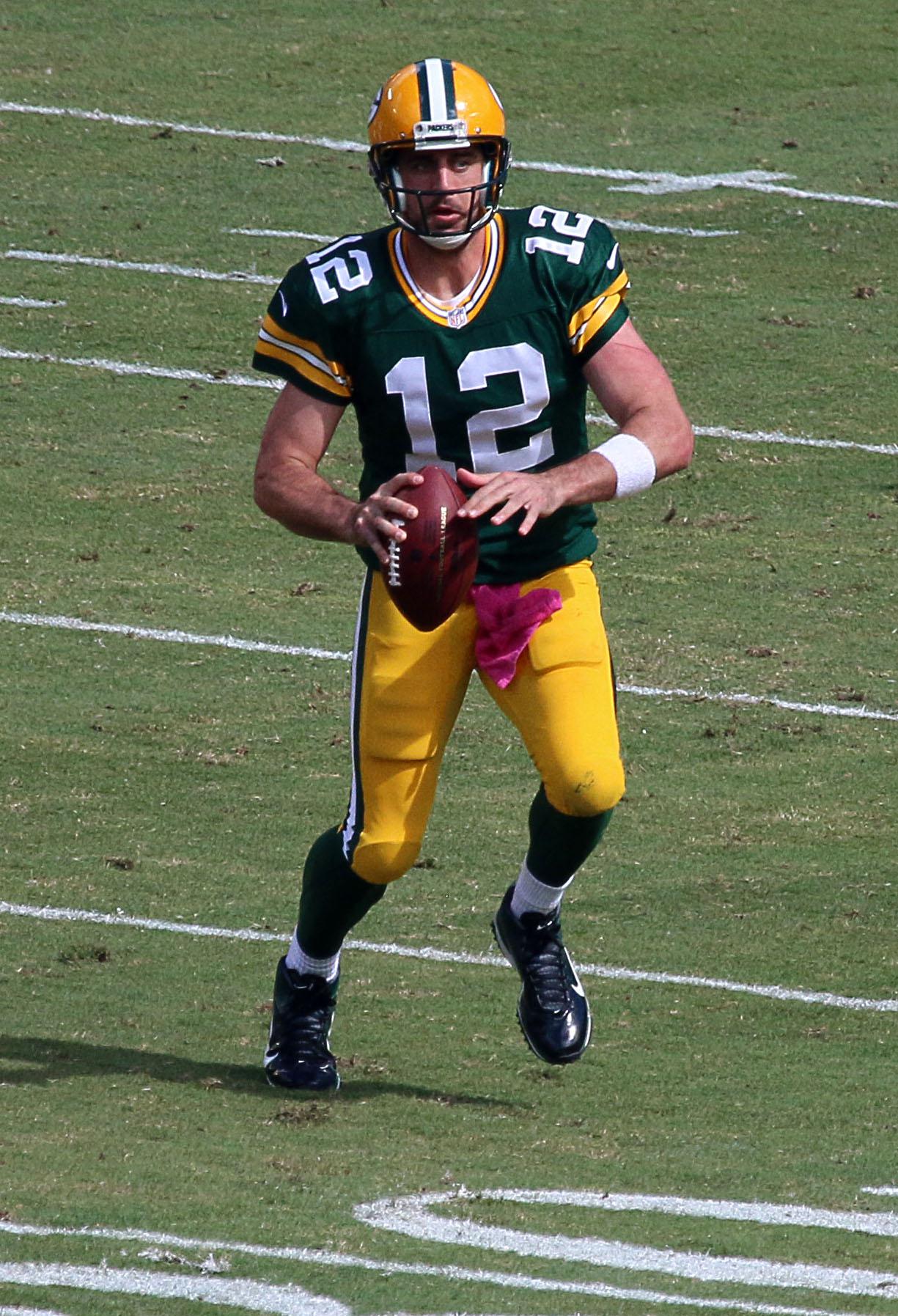 Aaron Rodgers of GB Packers on the NFL field