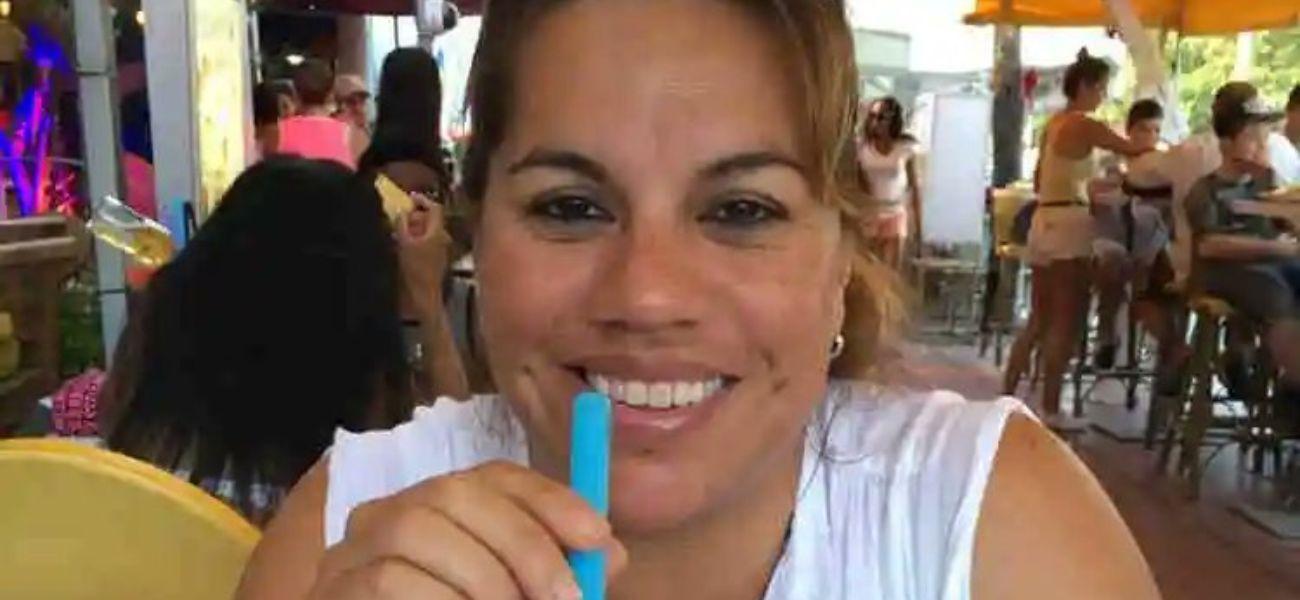 Daniela Larreal Chirinos drinking a margarita