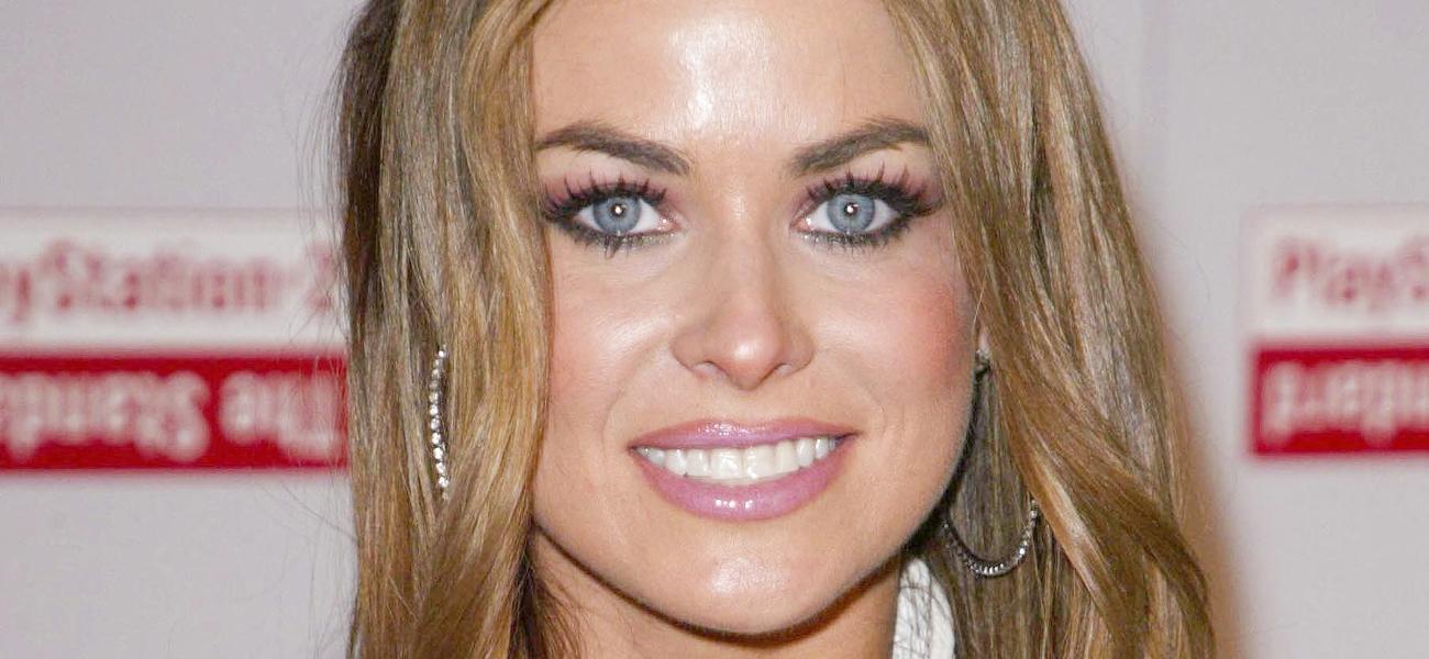 Carmen Electra smiling at an event