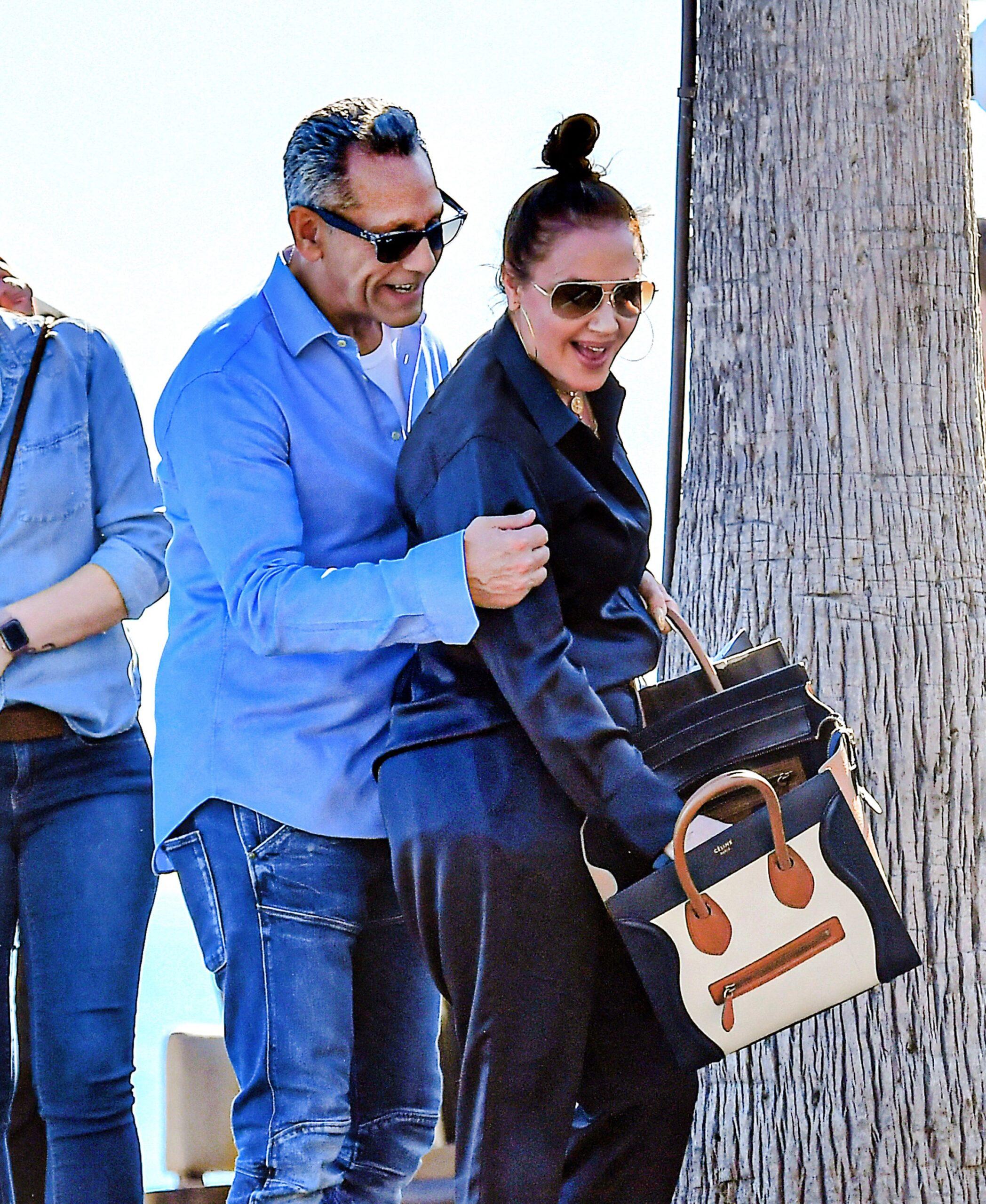 Leah Remini & husband Angelo Pagan show some PDA after lunch in Malibu, CA.