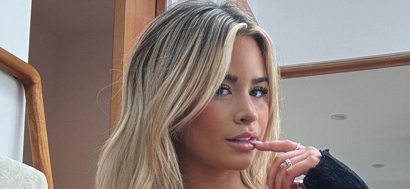 Emily Elizabeth In Her Tiny Blue Bikini Deemed ‘Very Sublime’ By Fans