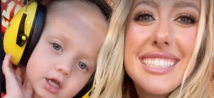 Brittany Mahomes and her daughter at the Chiefs game