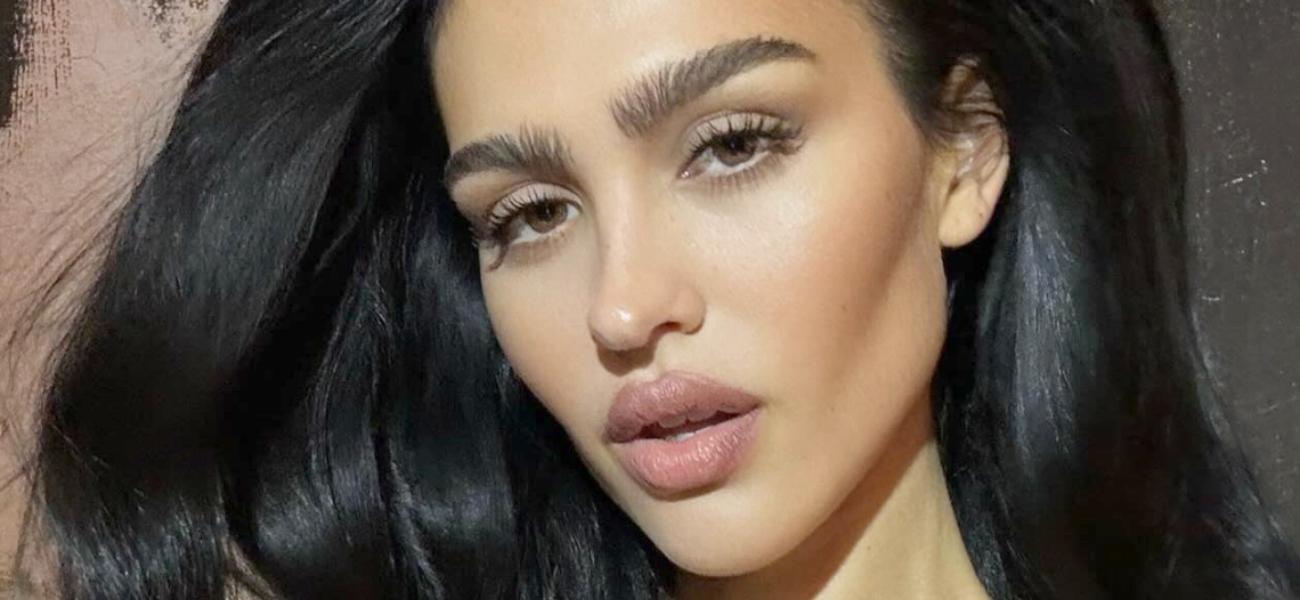Amelia Hamlin In Skimpy Crop Top Shows ‘Best Burger Of My Life’