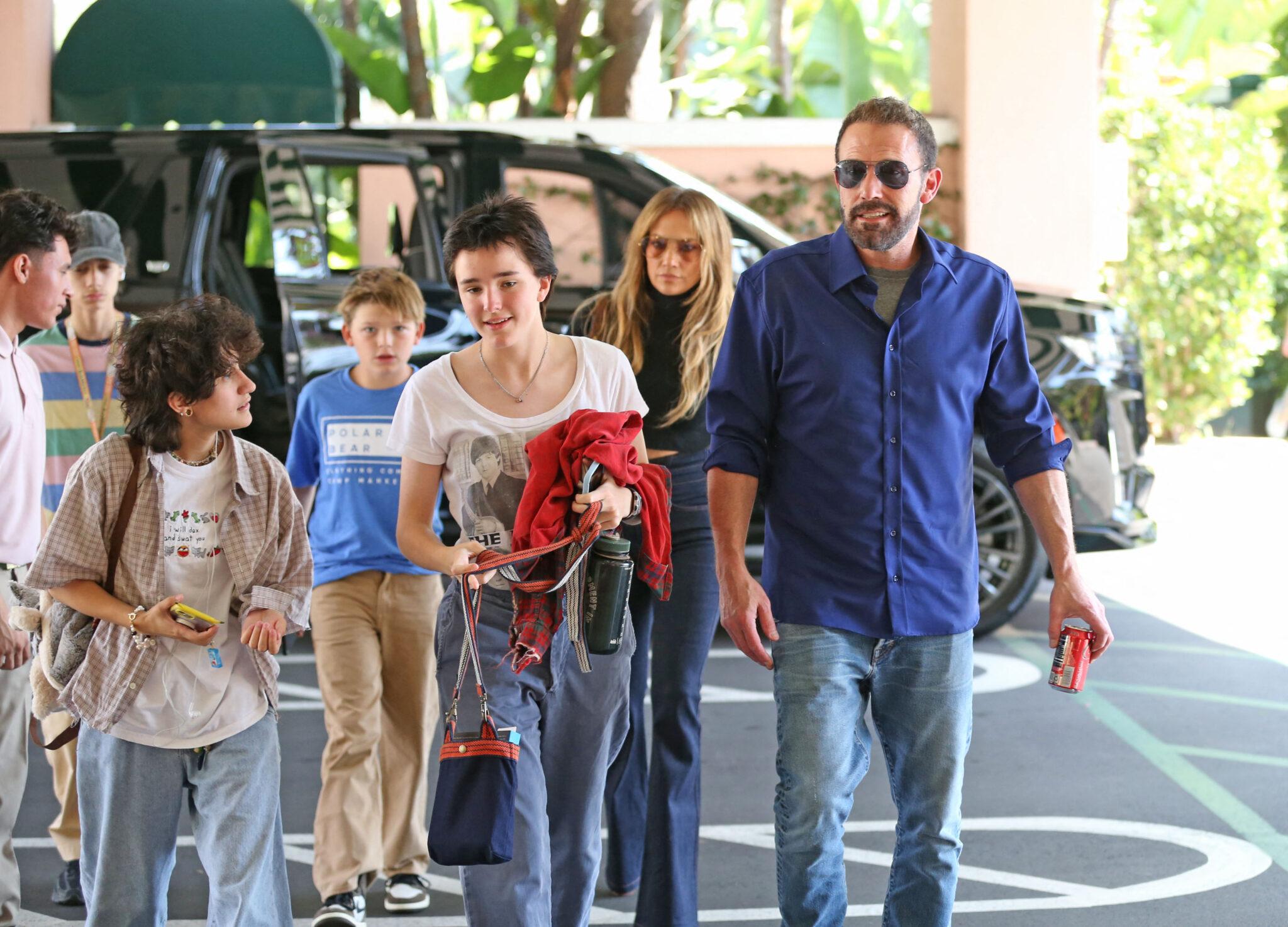 Ben Affleck And Jennifer Lopez's Kids Still 'See' And 'Talk' To Each Other(02)