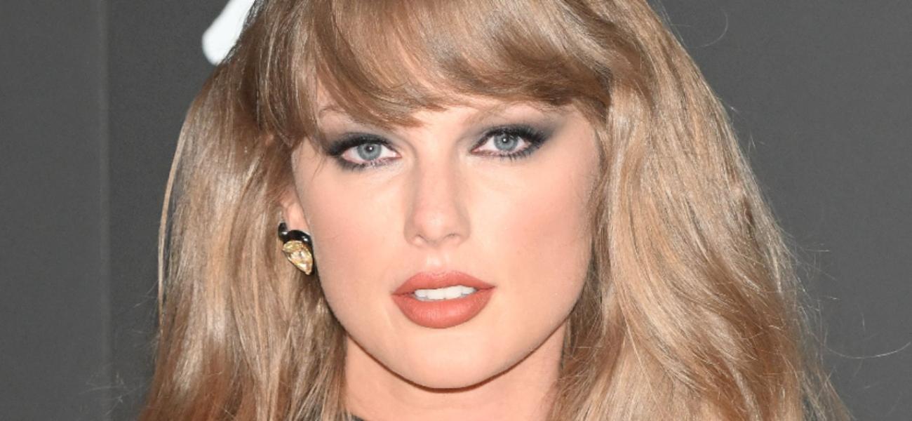 Taylor Swift close up