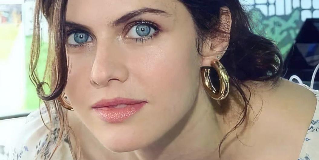 Alexandra Daddario close up