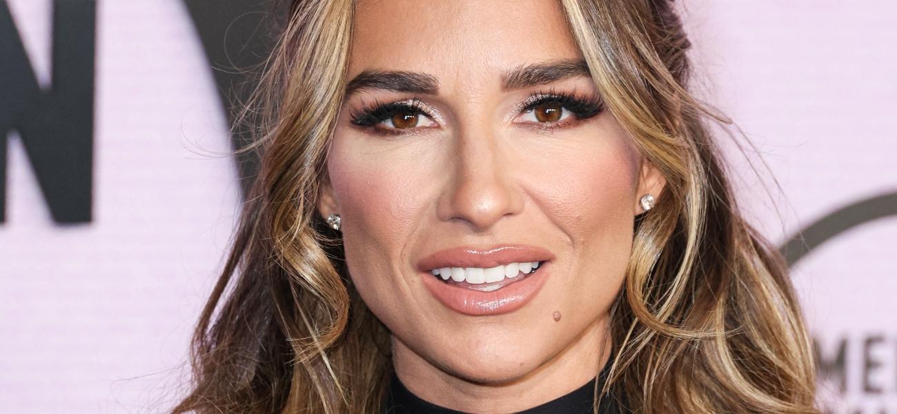 Jessie James Decker close up