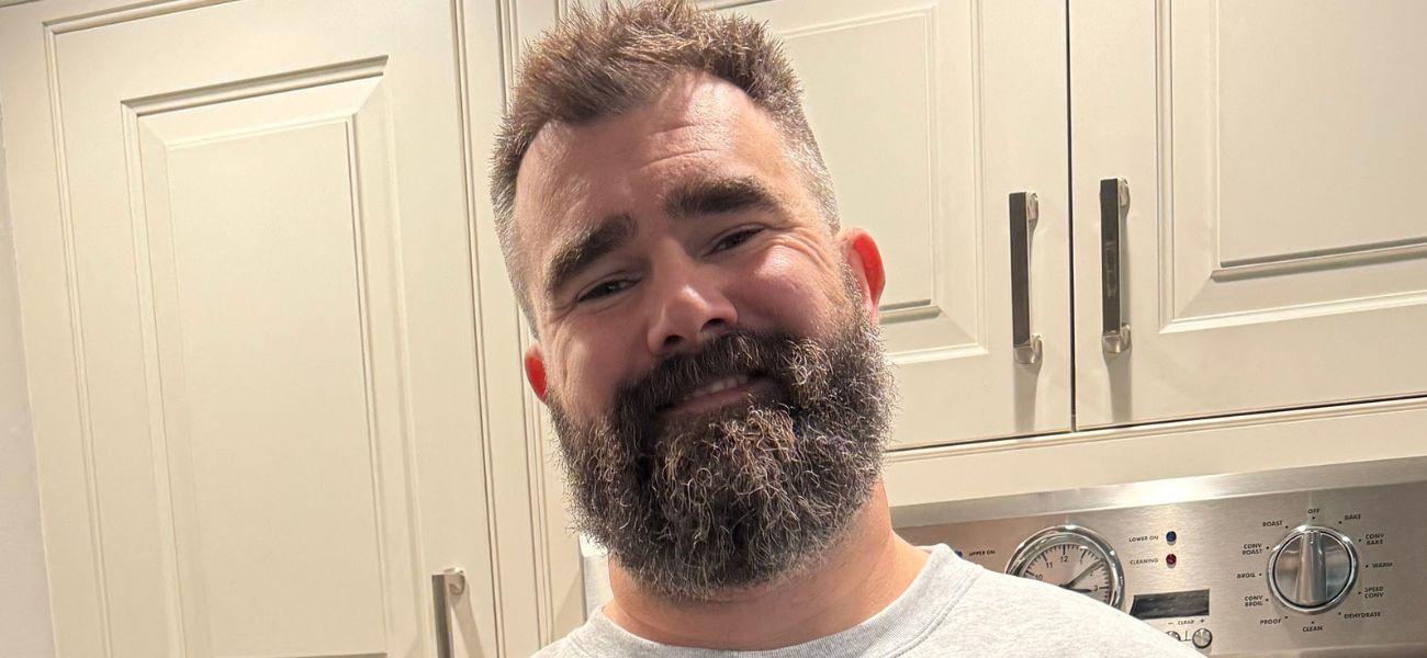 Jason Kelce Takes On Three Veteran Navy SEALS In A Push-Up Challenge