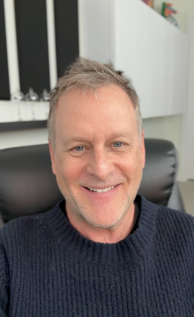 Dave Coulier takes selfie