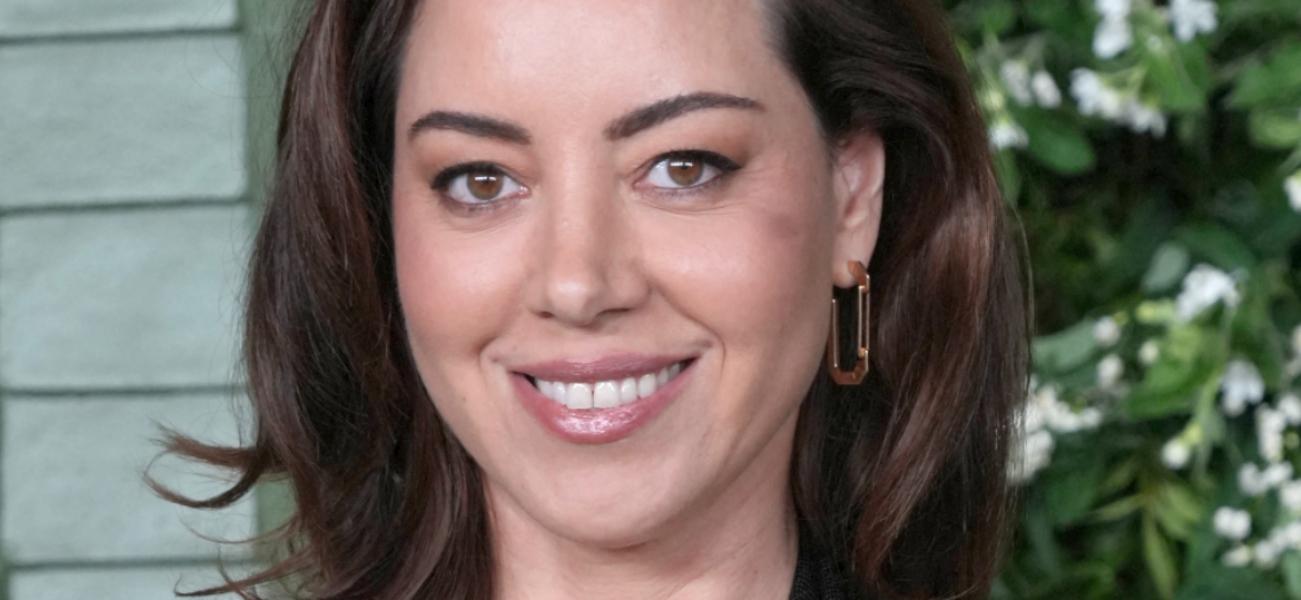 Aubrey Plaza close up