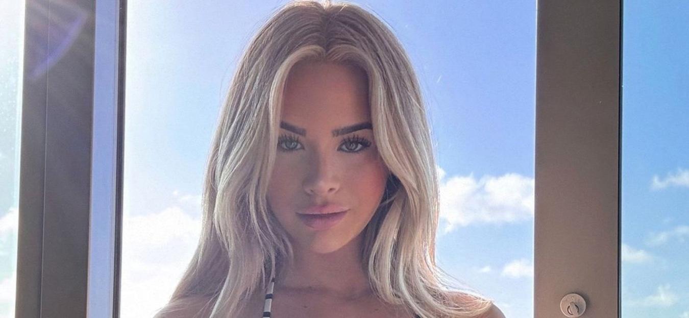 Emily Elizabeth Wows Fans With Stunning ‘Good Morning’ Bikini Selfie