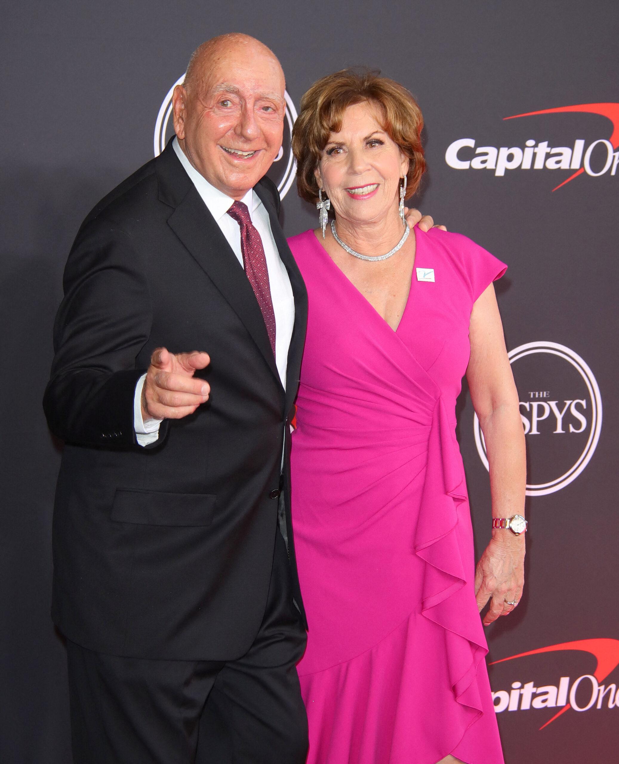 Dick Vitale and his wife at 2022 ESPYs