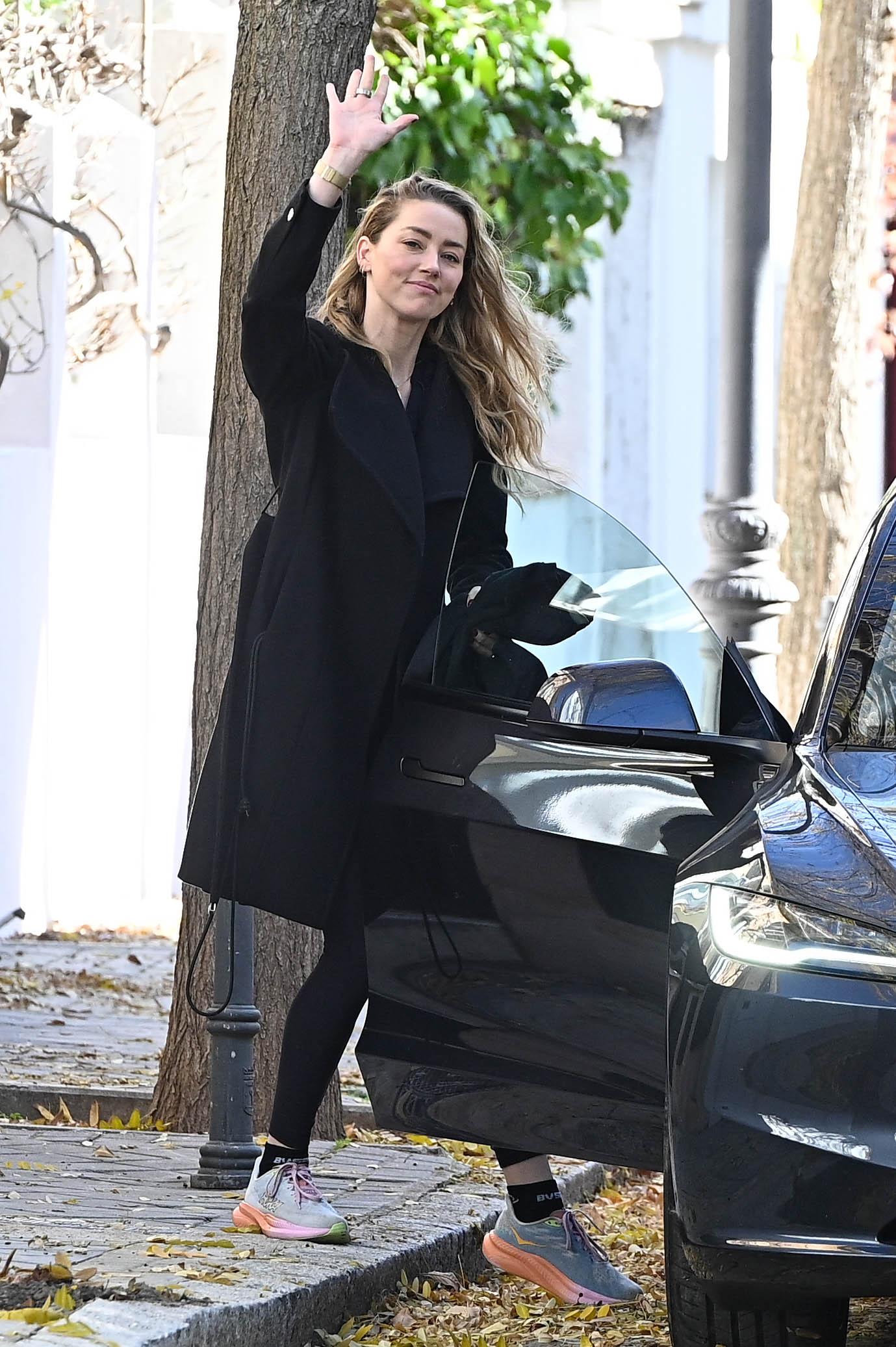 Amber Heard goes for a run in El Retiro park