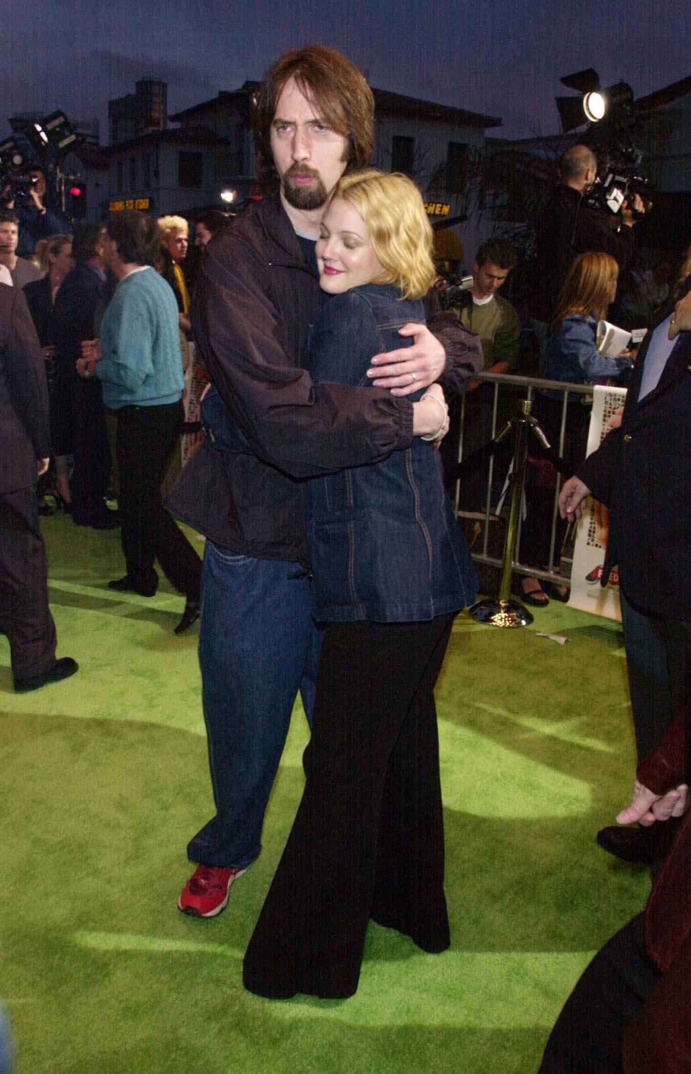 Tom Green and Drew Barrymore-1 in a warm embrace