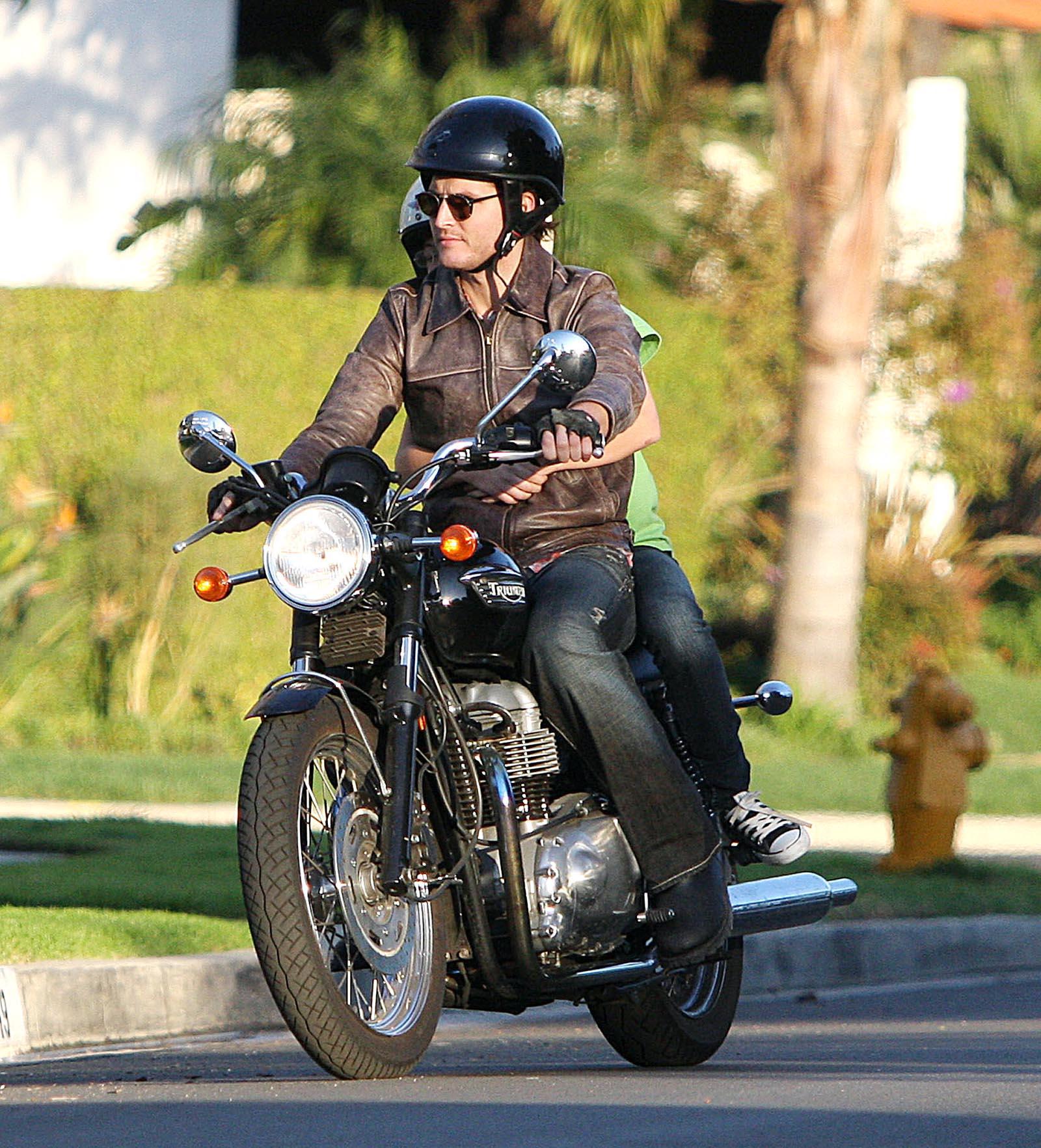 JENNIE GARTH'S HUSBAND, PETER FACINELLI, TAKES DAUGHTER FOR A BIKE RIDE