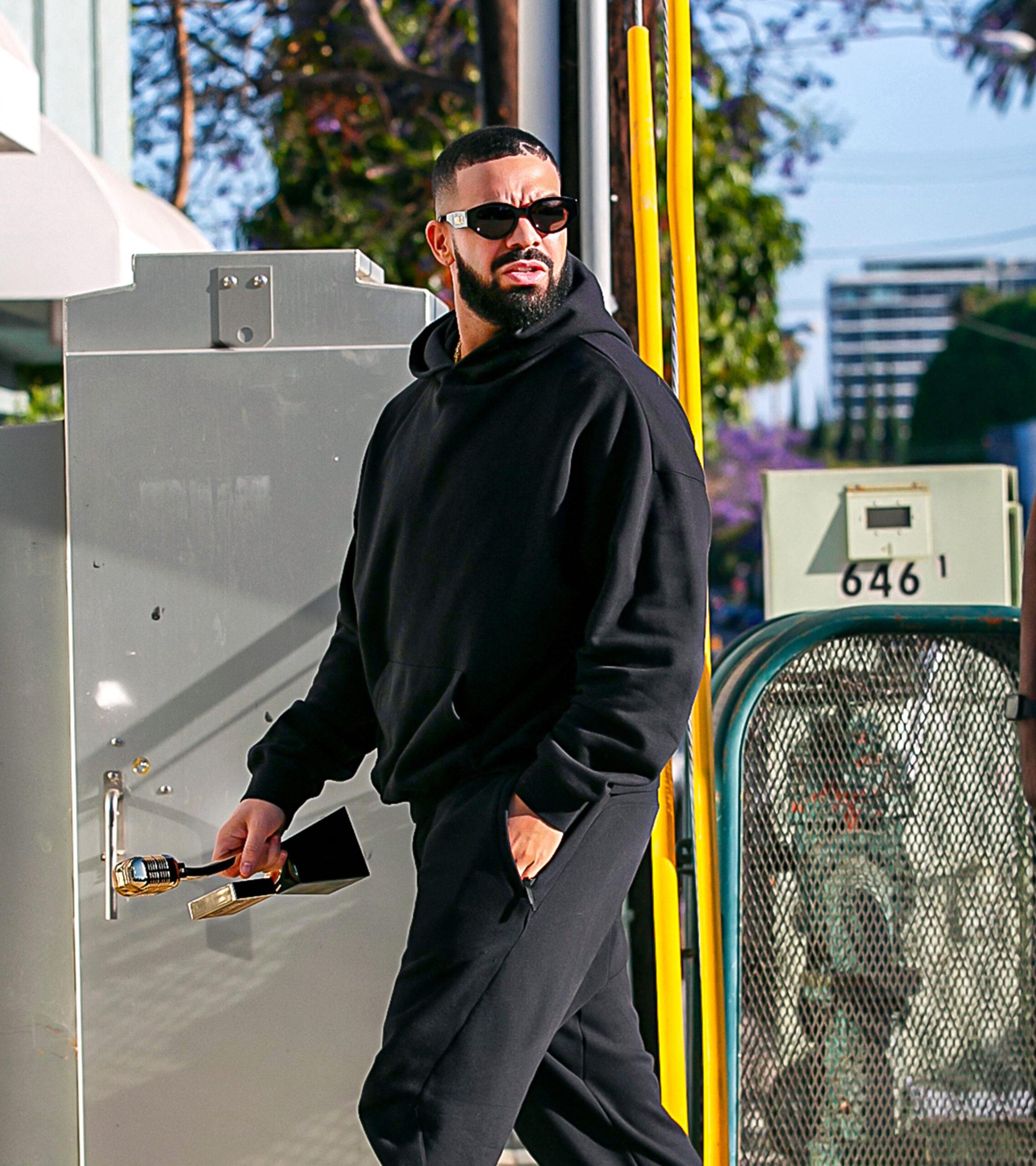 Drake steps out in LA carrying his Billboard Award