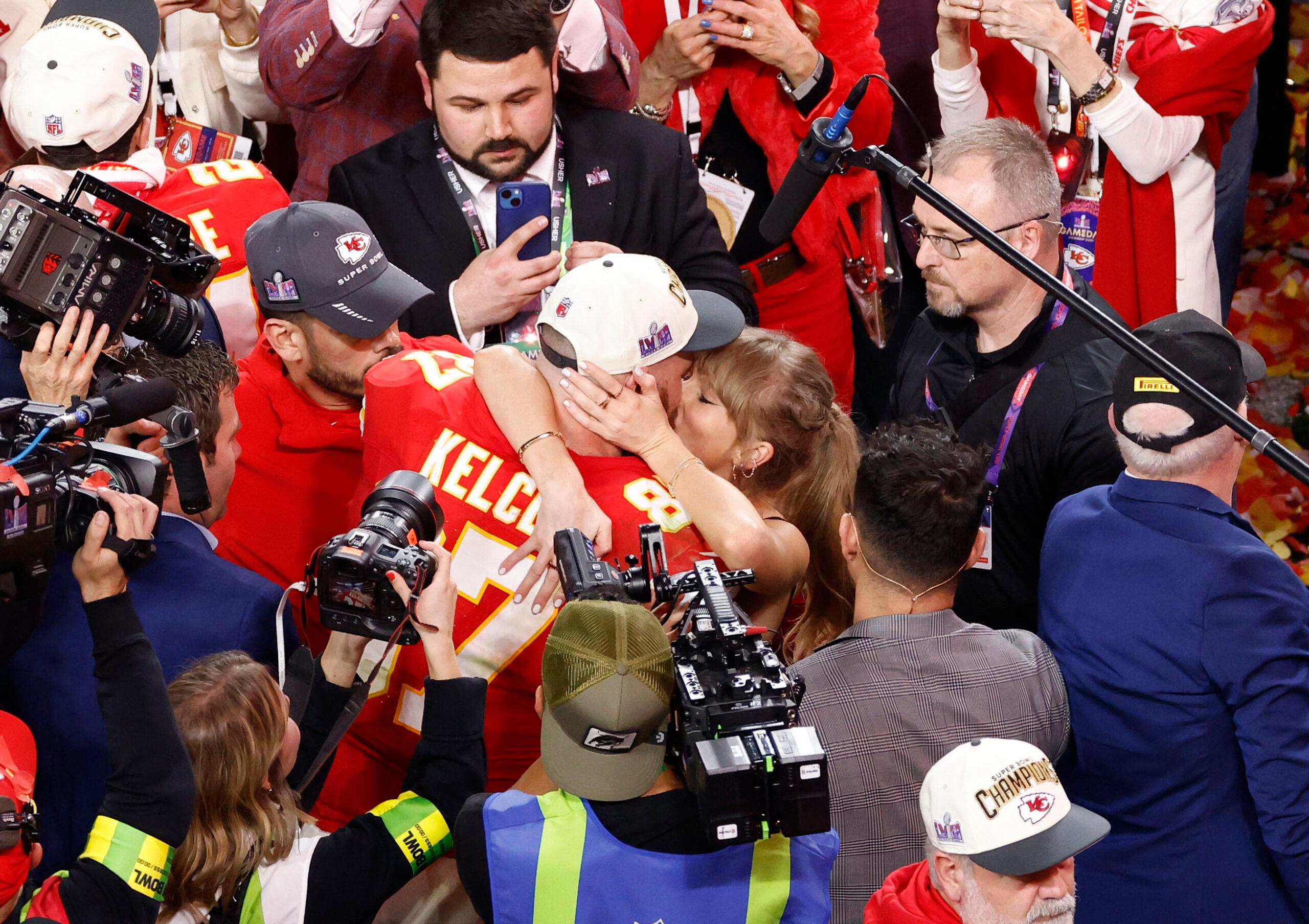 H.E.R. perform the halftime show at the NFL Super Bowl 58 LVIII football game between the San Francisco 49ers and the Kansas City Chiefs in Las Vegas NV on Feb 11, 2024 Charles Baus/CSM. 11 Feb 2024 Pictured: Kansas City Chiefs tight end Travis Kelce (87) celebrates with Taylor Swift during NFL Super Bowl 58 LVIII football game between the San Francisco 49ers and the Kansas City Chiefs in Las Vegas NV on Feb 11, 2024 Charles Baus/CSM. Photo credit: ZUMAPRESS.com / MEGA TheMegaAgency.com +1 888 505 6342 (Mega Agency TagID: MEGA1095465_071.jpg) [Photo via Mega Agency]