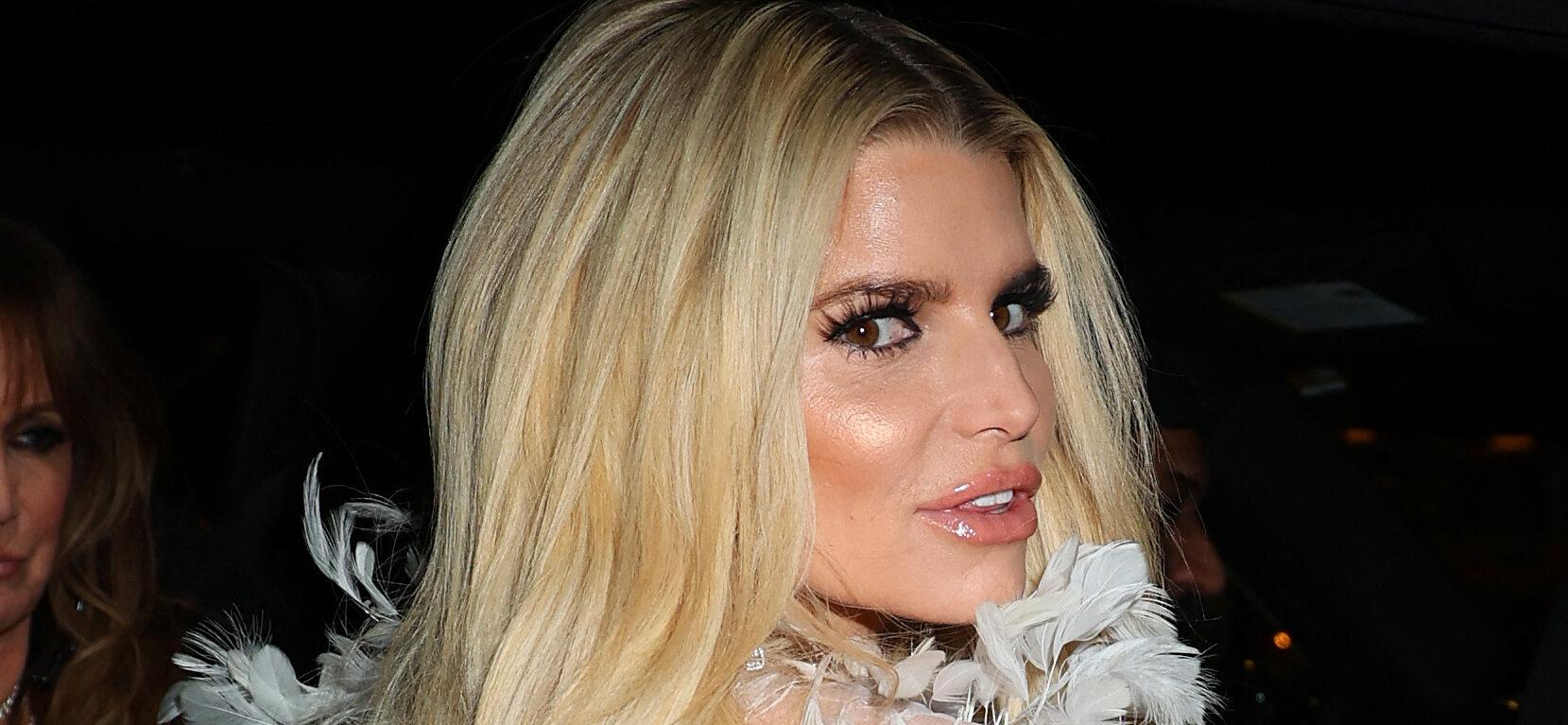 Jessica Simpson heads out in NYC