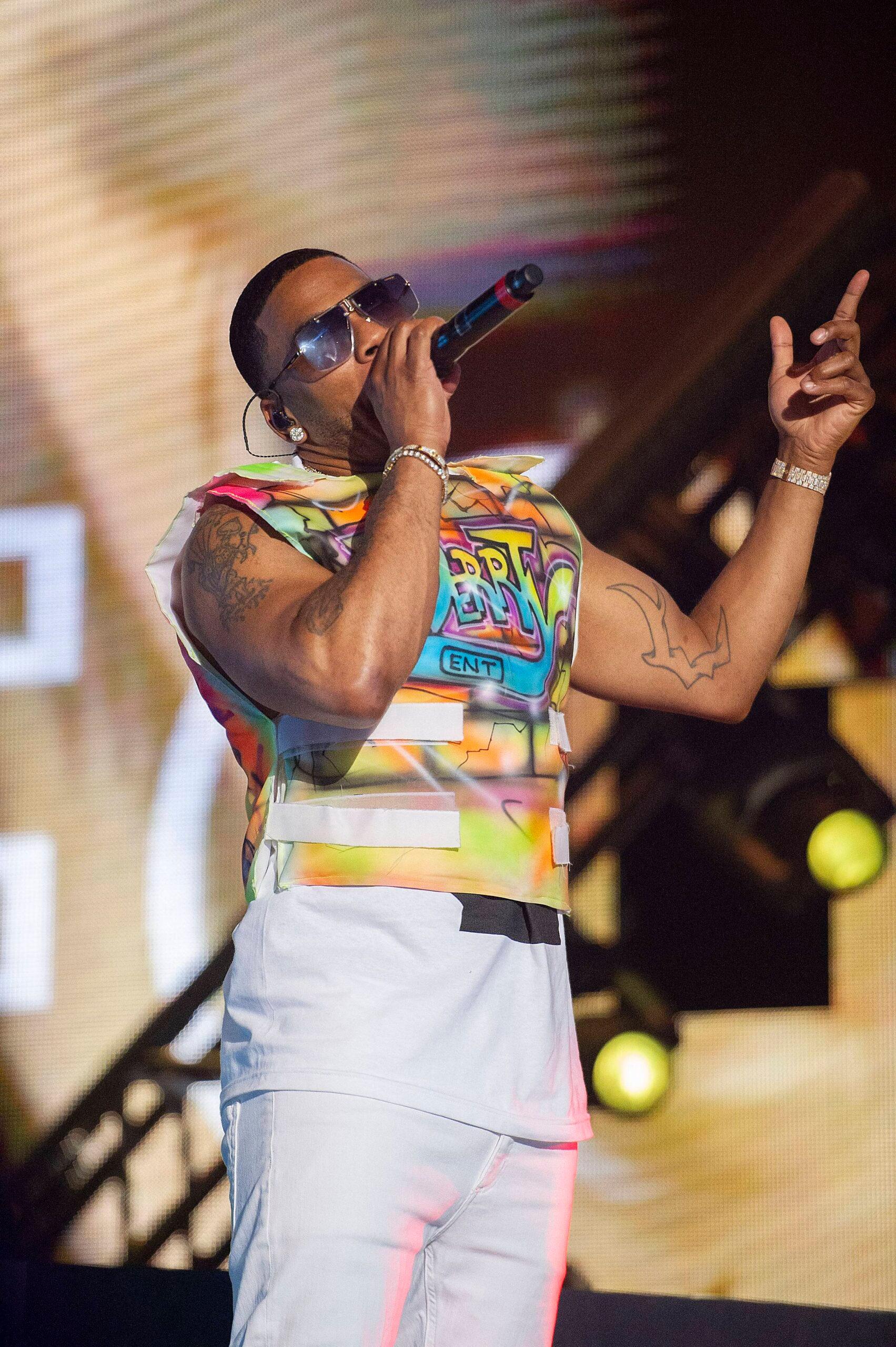 Nelly performs live at the Austin 360 Amphitheater