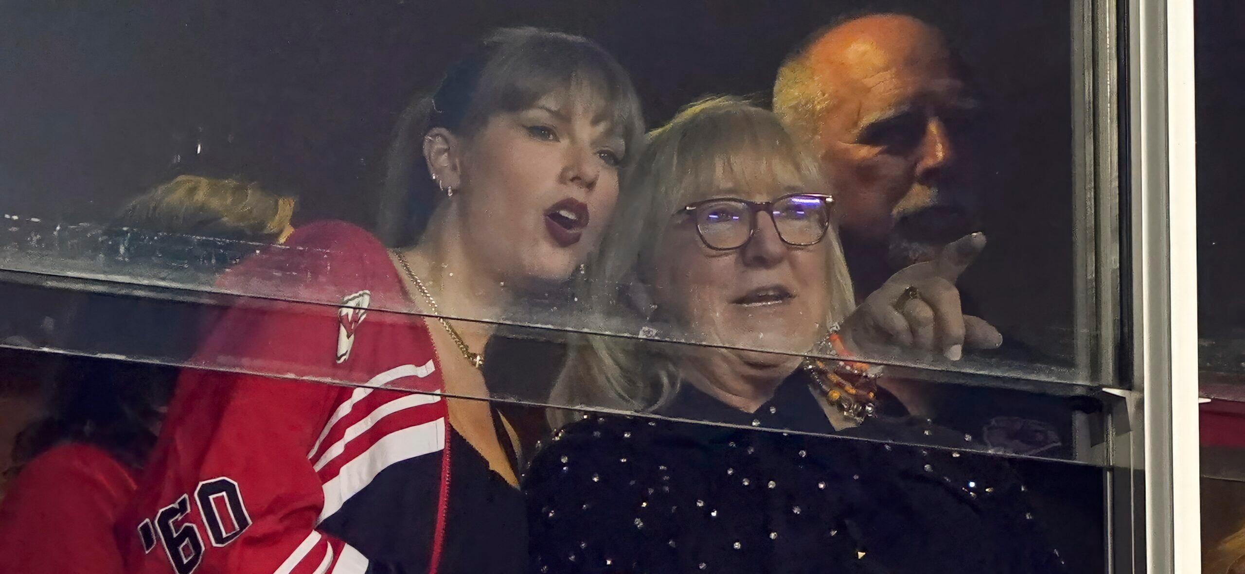 Taylor Swift and Donna Kelce watching Chiefs game