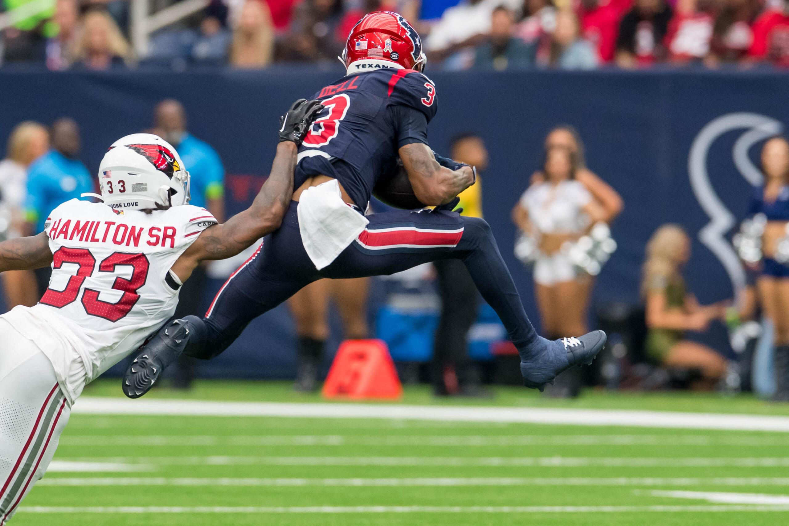 Antonio Hamilton Sr. tackling player