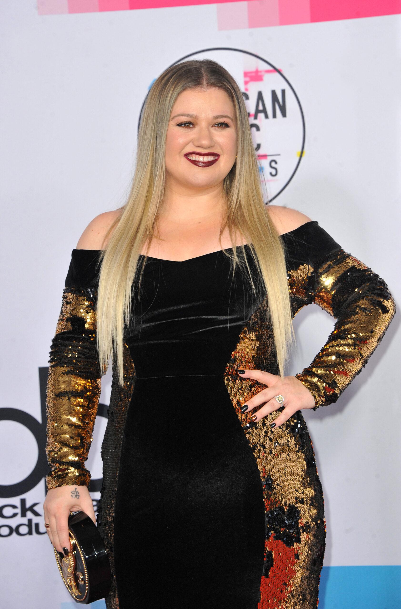 Kelly Clarkson at 2017 American Music Awards