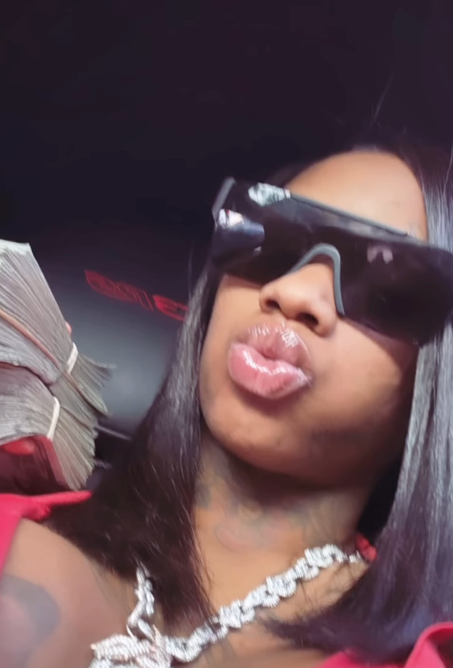 Sexyy Red takes selfie