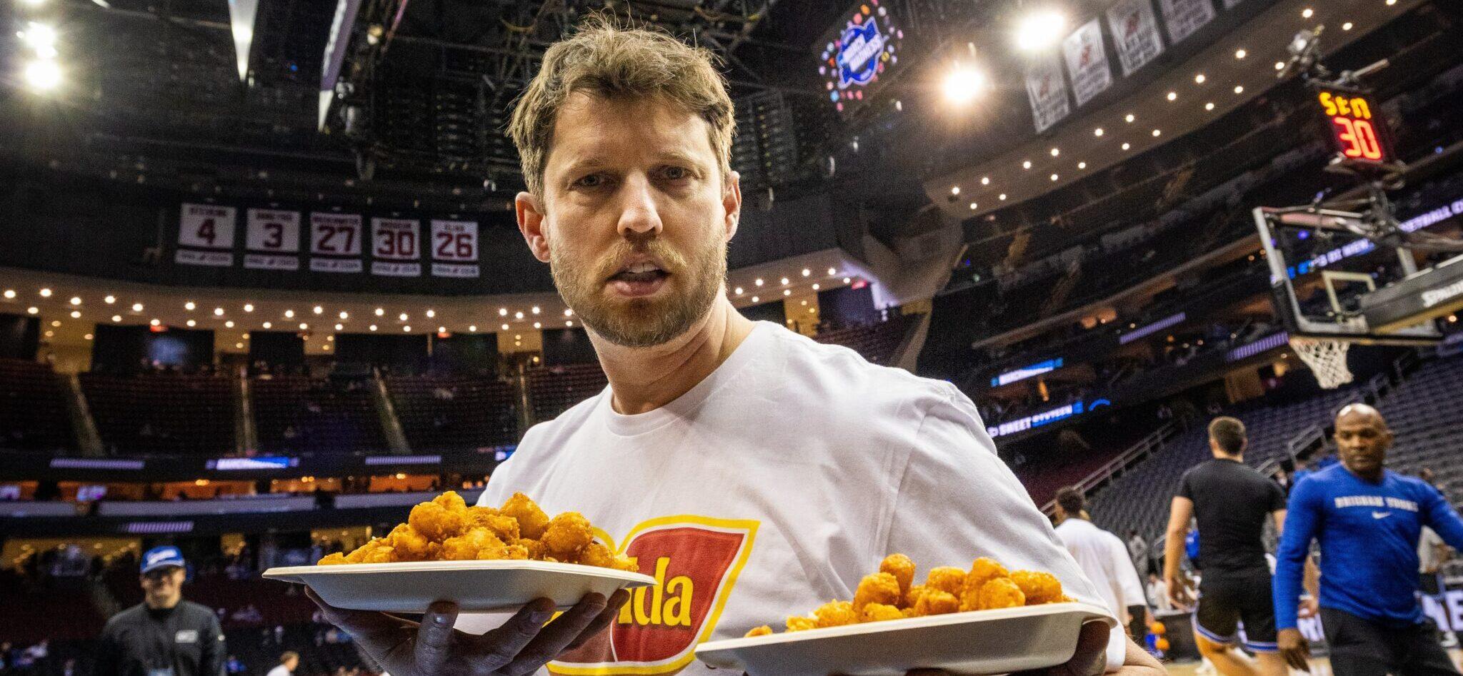 Jon Heder Brings Napoleon Dynamite Energy To March Madness Sweet Sixteen