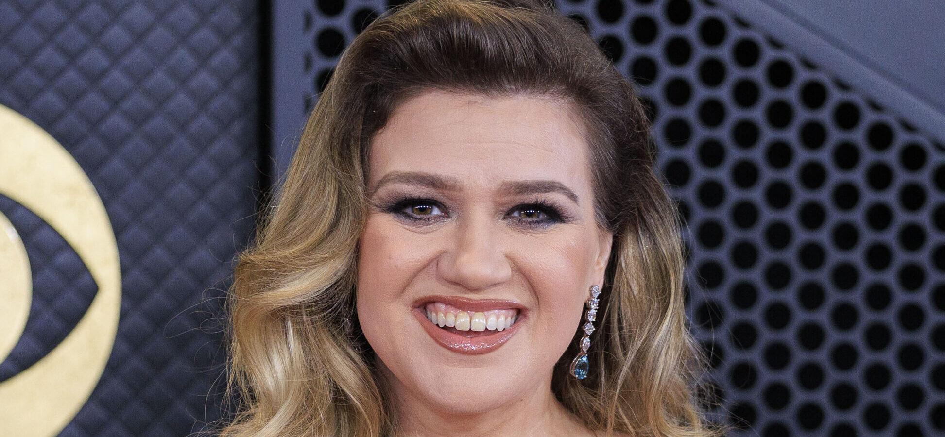 Kelly Clarkson Reveals ‘Devastating’ Reason Why She Had To Cancel Vegas Residency Last Minute