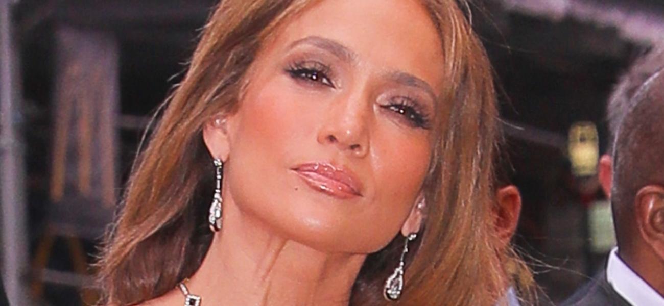 Jennifer Lopez’s Plunging Braless Dress ‘Inappropriate’ With Teenage Child