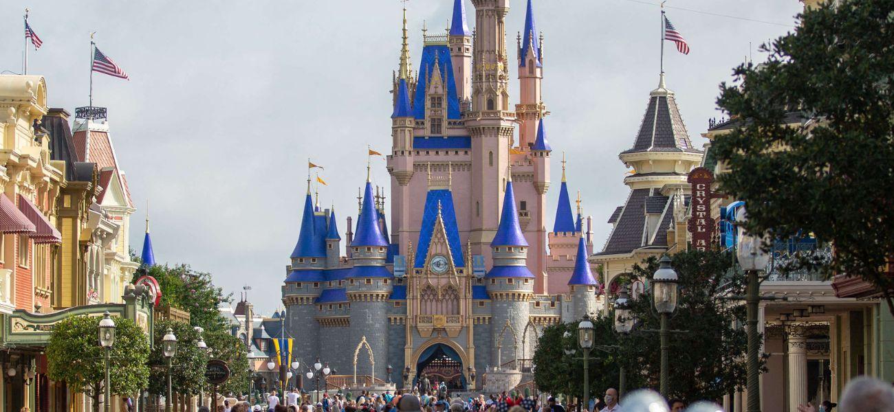 Man Chokes Girl Until She Turns Blue, Then Launches Into Political Tirade At Disney World