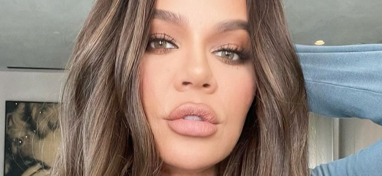 Khloe Kardashian takes a selfie