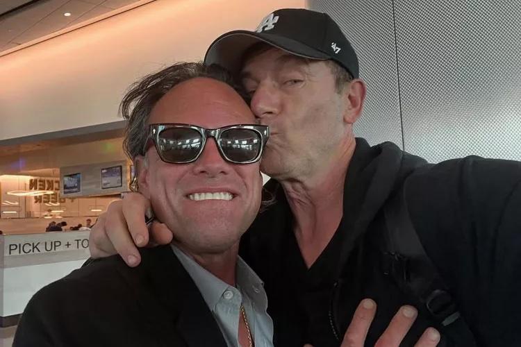 Jason Isaac kisses Walton Goggins in selfie