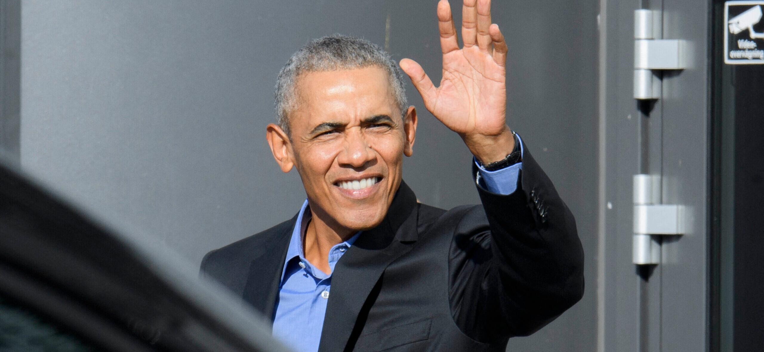 Barack Obama waving