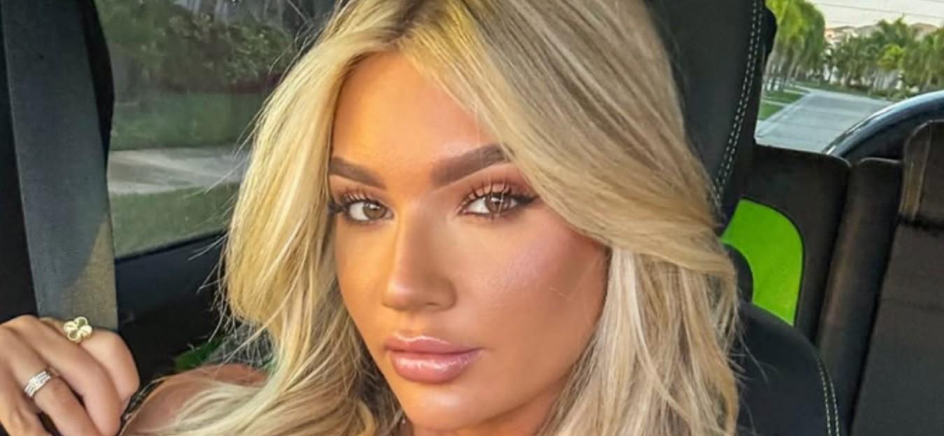 Alexa Collins snaps a selfie.