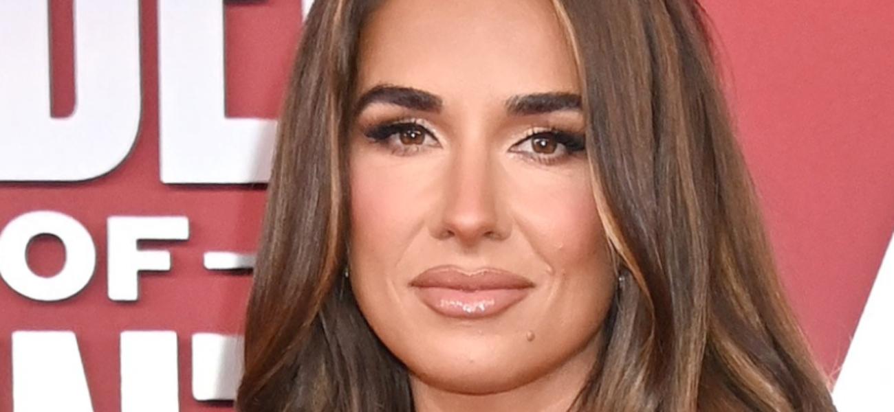 Jessie James Decker close up