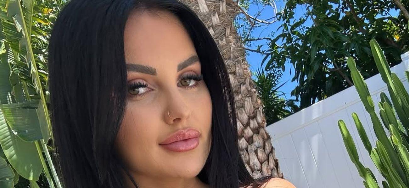 Renee Gracie takes selfie