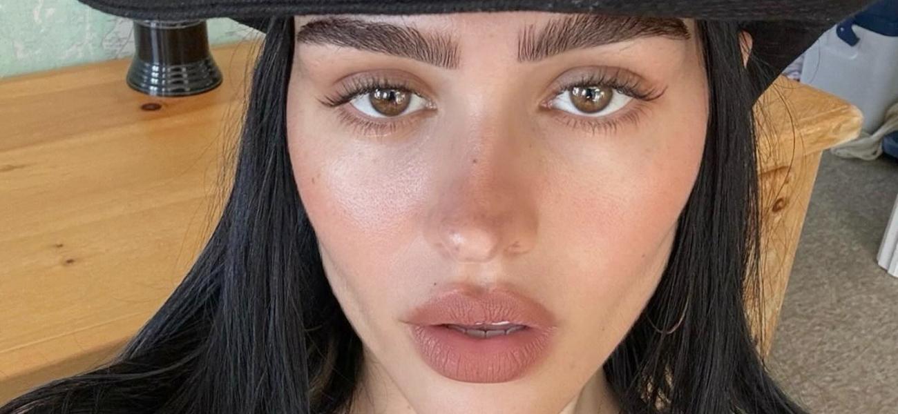 Amelia Hamlin close up