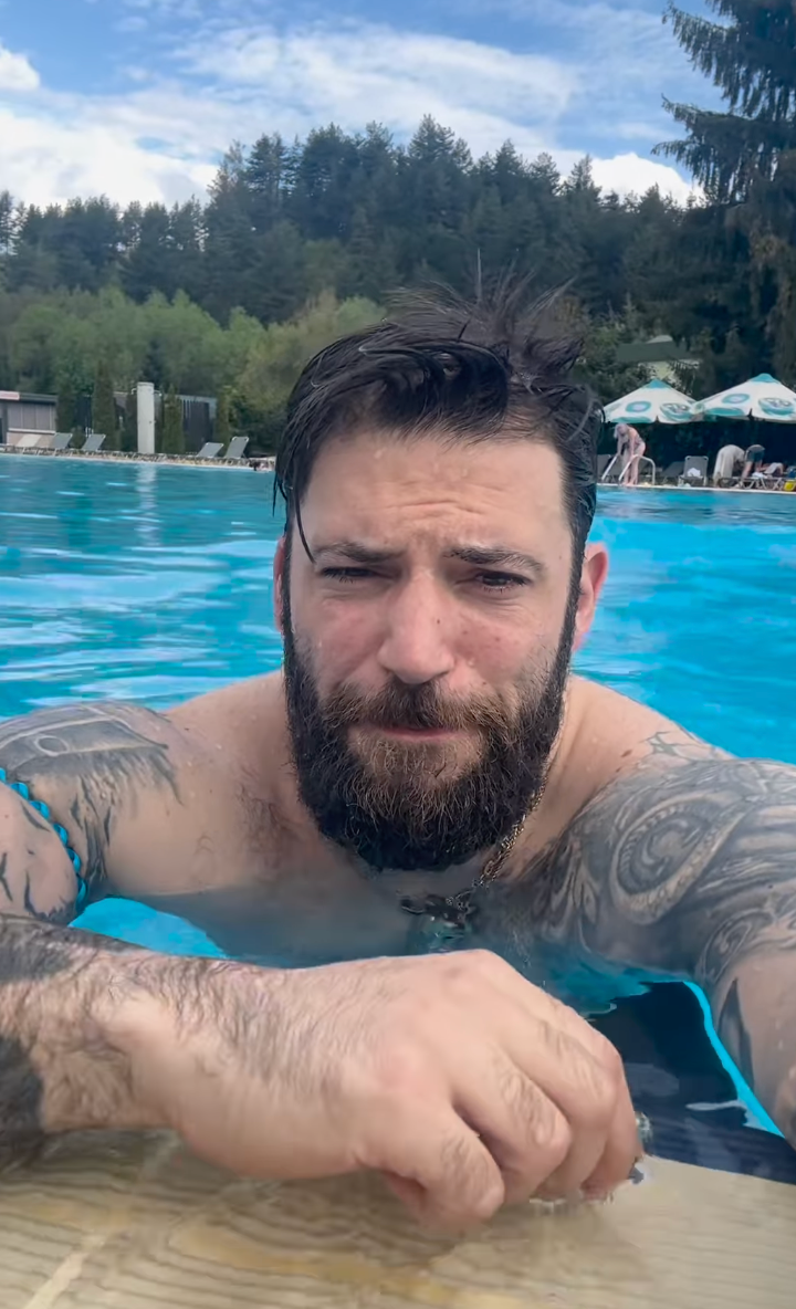 Stanislav Yanevski in the pool