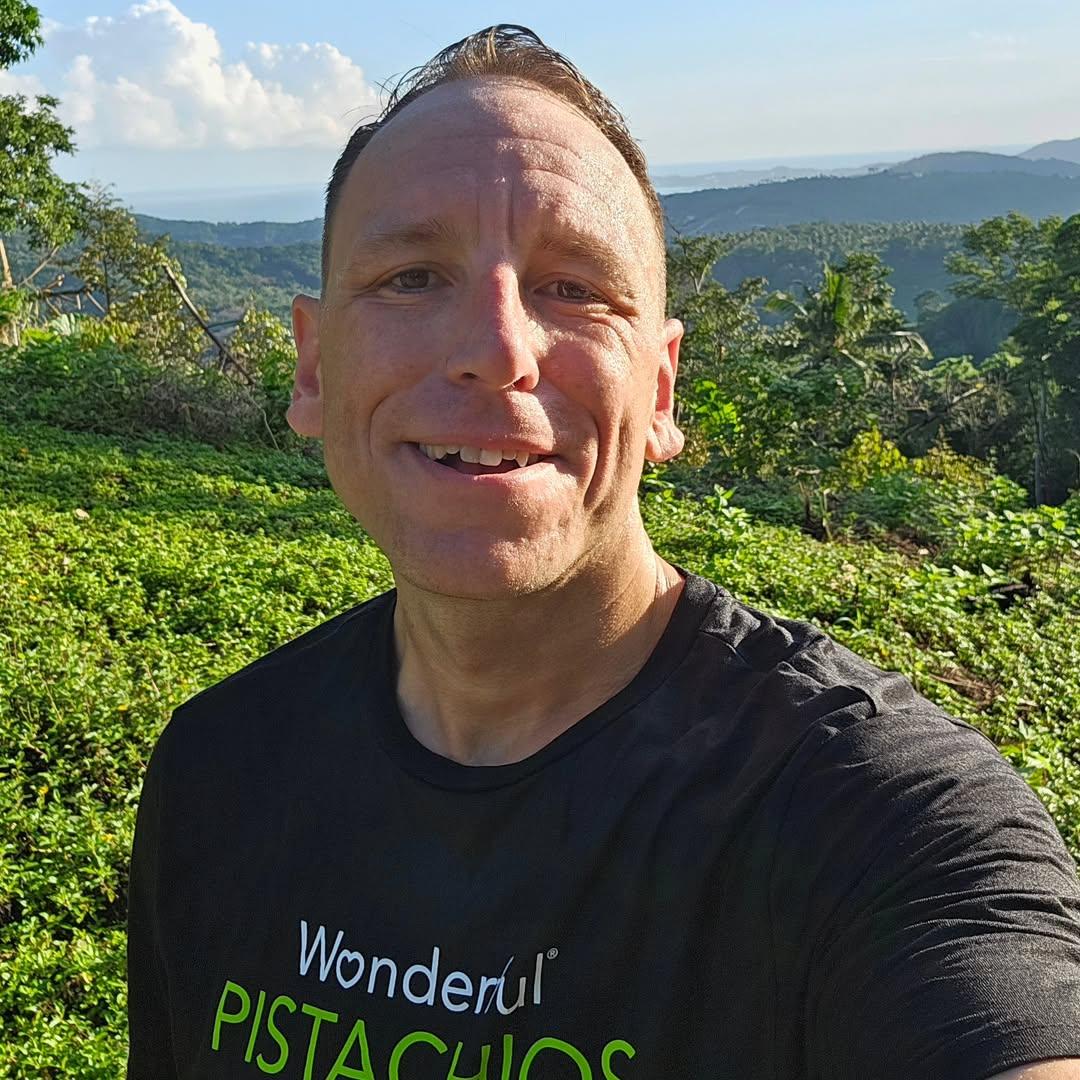 Joey Chestnut takes selfie