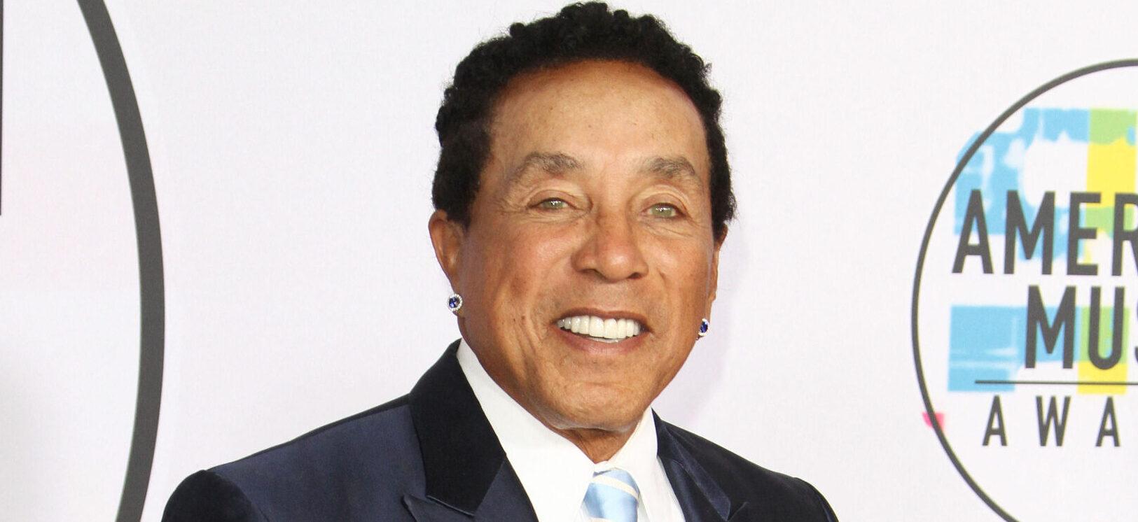 Smokey Robinson at the 2017 American Music Awards Red Carpet in Los Angeles