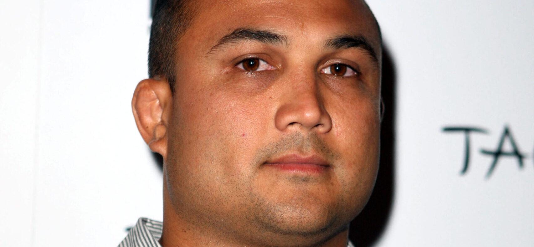 BJ Penn in grey shirt