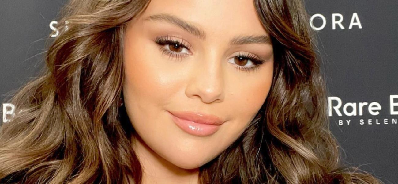 Selena Gomez close up