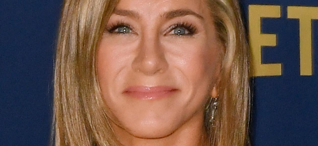 Jennifer Aniston close up