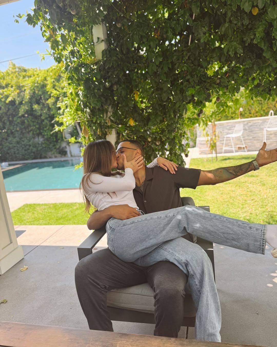 Grant Ellis and Juliana Pasquarosa kissing