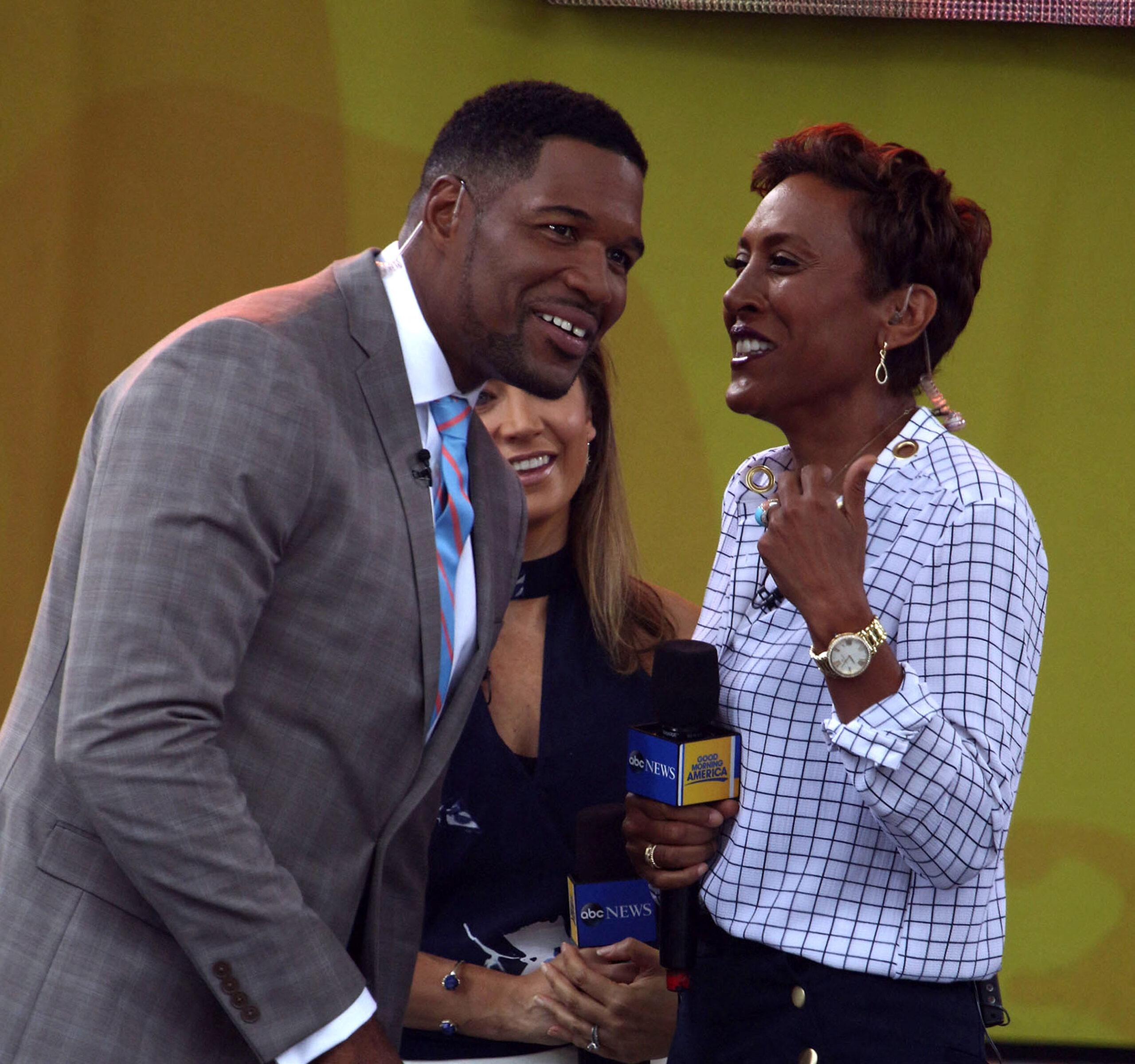 Michael Strahan and Robin Roberts talking